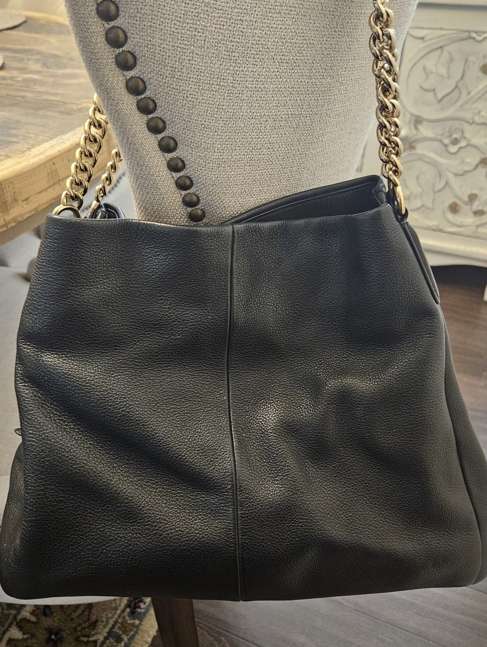 Coach Black Pebbled Leather Shoulder Bag with Gold Chain - Picture 4 of 10